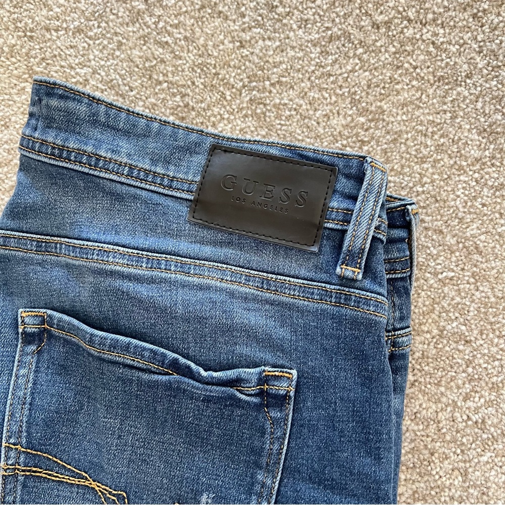 Guess Los Angeles Medium Wash Denim Regular Straight Jeans 36x30 NWOT - Picture 2 of 7
